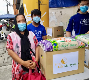 Donation-of-essential-daily-supplies-from-SLM-to-HOPE-worldwide-Malaysia_5