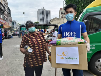 Donation-of-essential-daily-supplies-from-SLM-to-HOPE-worldwide-Malaysia_4