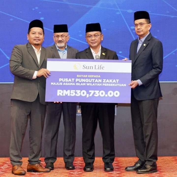 SLMT Supports MAIWP with Zakat Presentation
