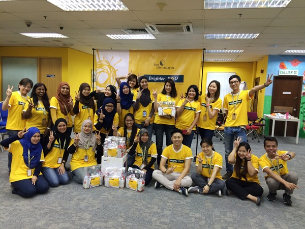 'Brighter You' programme - Packing of diabetes monitoring supplies and devices-img